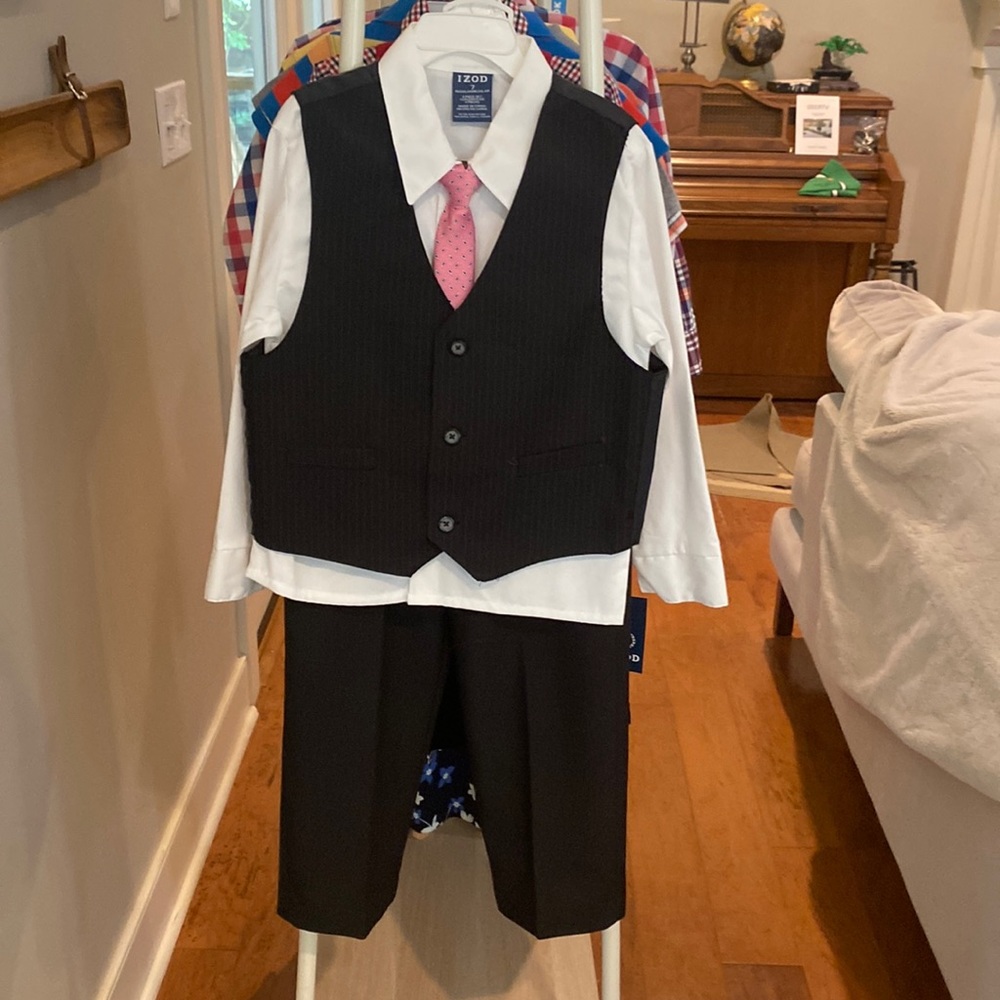 Perfect set for a dressy event! 4-piece NWT